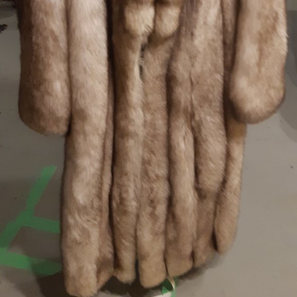 Norwegian Blue Fox furcoat - Picture 2 of 3